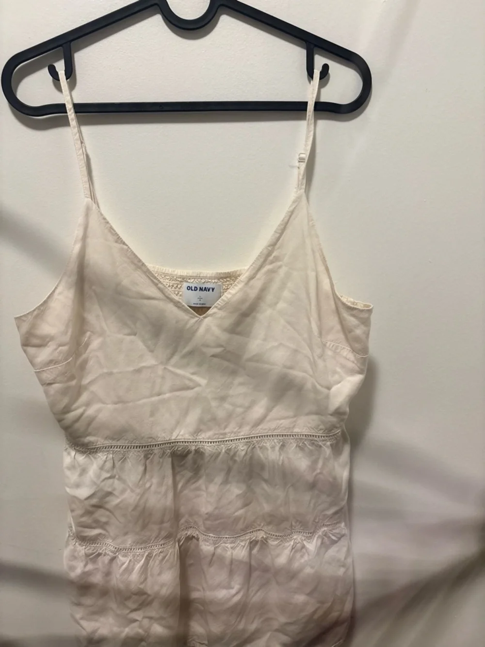 Old Navy Cream Colour Camisole V-neck 100% rayon. - Picture 3 of 6